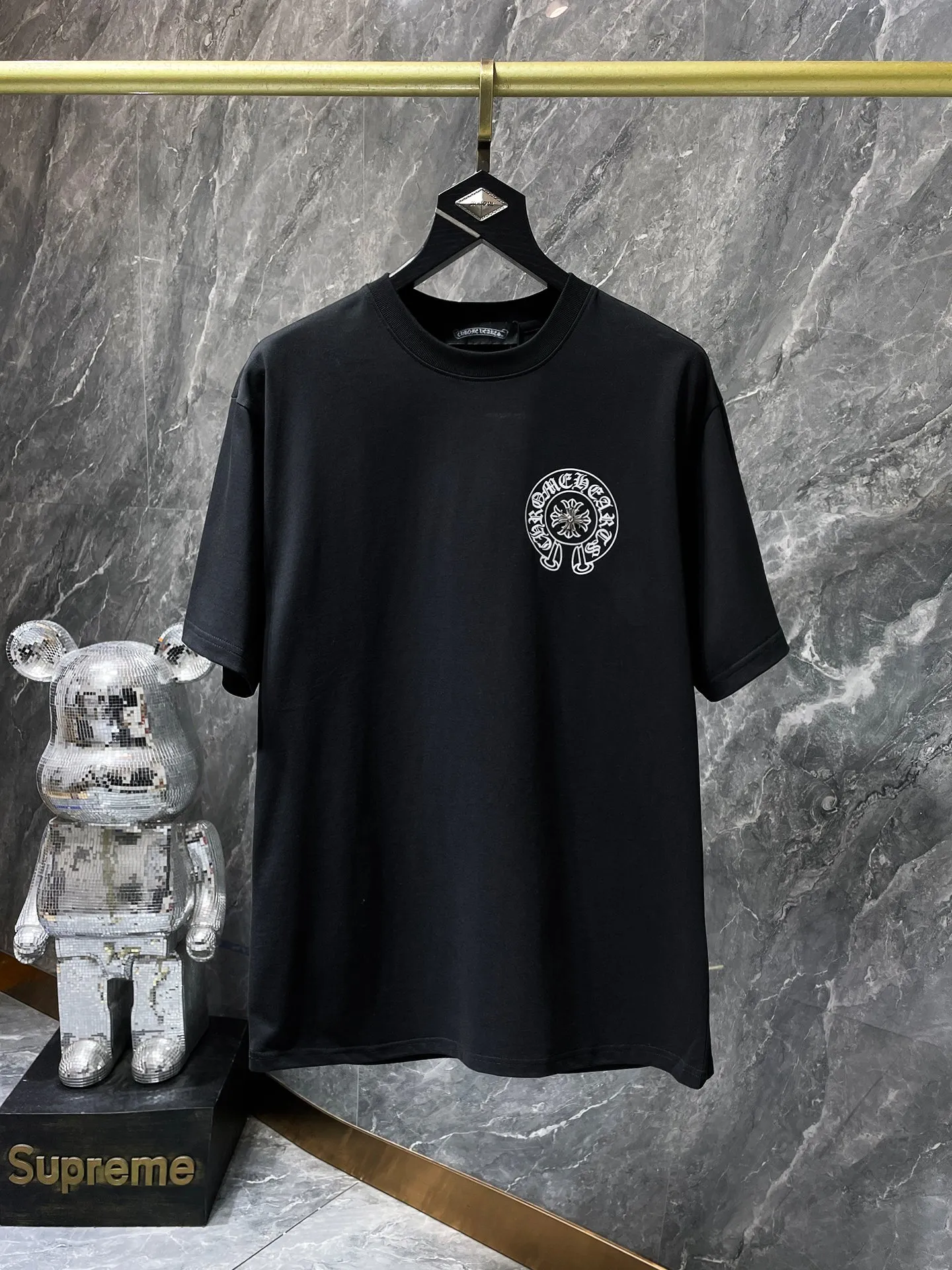 P186 New Chrome Hearts 25ss engraving film hot diamond high version for summer! High-weight, environmentally friendly and high-quality top-quality fabrics 260g~270g Cromat's Sanskrit cross-engraved film, hot-drilled, hand-buttoned short sleeves, counter synchronization, replica version 1:1 Recommended color: black, white, size: S, M, L, XL